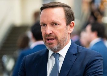 Trump blasts ‘lightweight’ Dem senator who criticized Putin summit in Alaska: ‘Stupid’